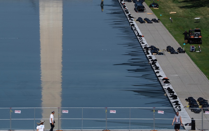 Algae protestors make fun of Trump's Reflecting Pool renovation