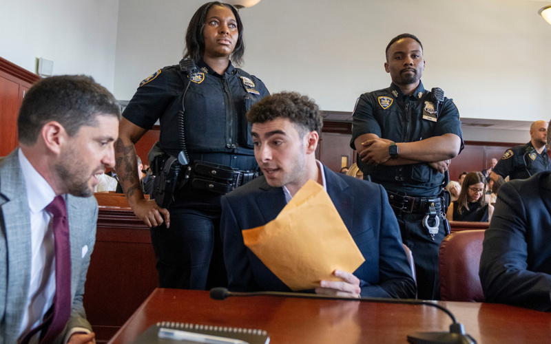 Luigi Mangione's lawyers reverse course, say they won't pursue a psychiatric defense