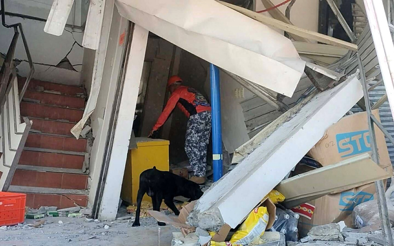 A 7.8 magnitude quake in the Philippines kills at least 32