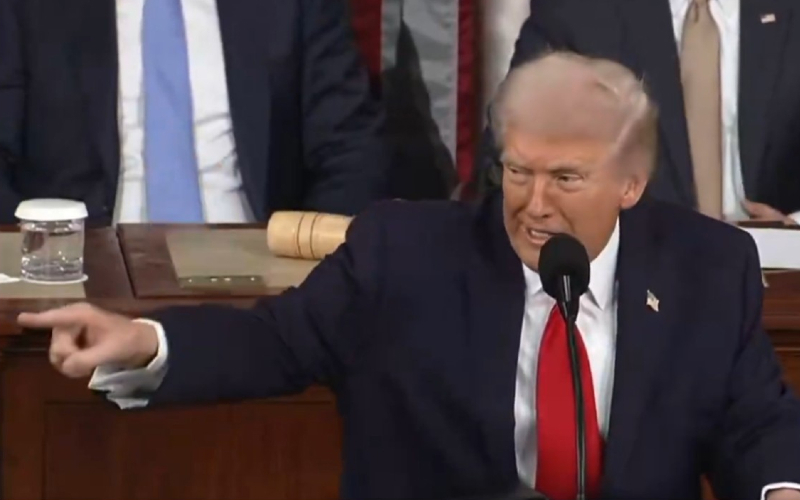 With help from Dems, finger-pointing Trump contrasts two political parties