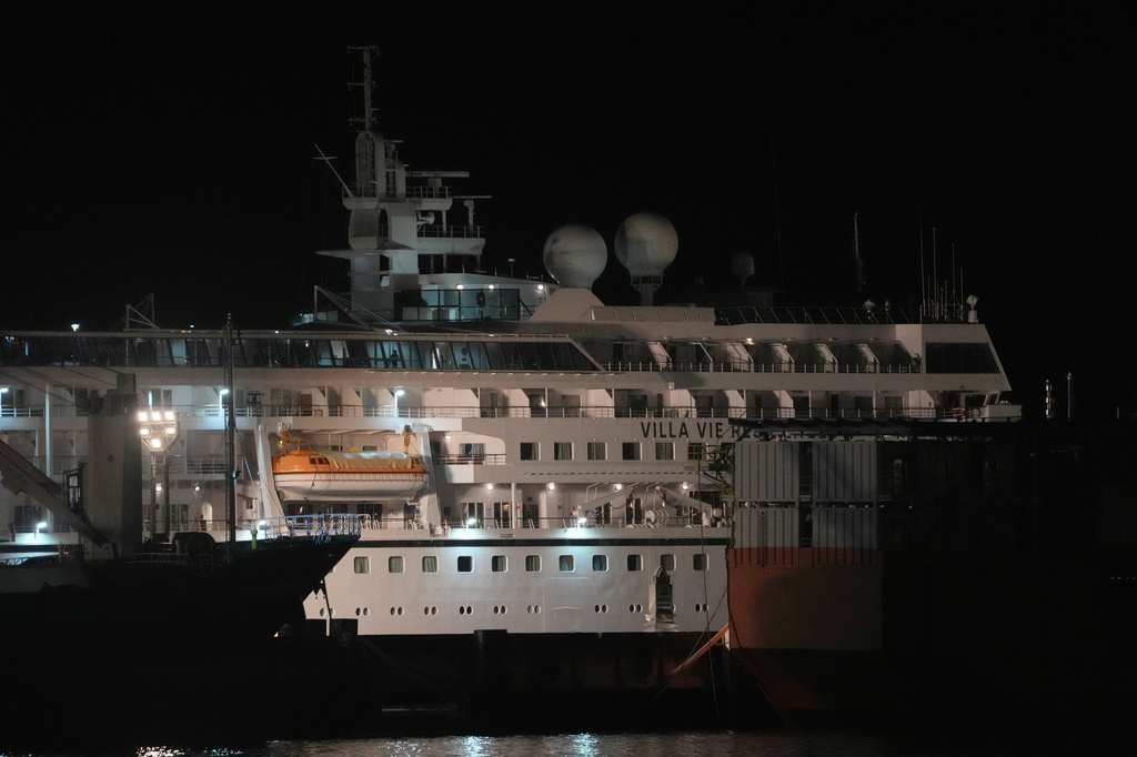 A US cruise ship suspends a global voyage due to fuel costs, stranding 200 passengers in Asia