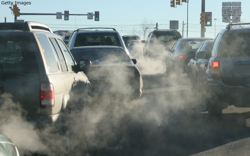 Aided by news media, Trump criticized for lower fuel economy standards