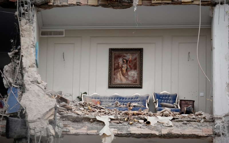 Strikes hit Iran and Tehran targets Israel and Gulf states amid talks to end war