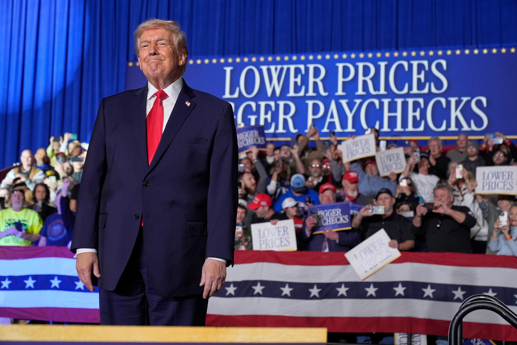 Trump visits Iowa trying to focus on affordability during fallout over Minneapolis shooting