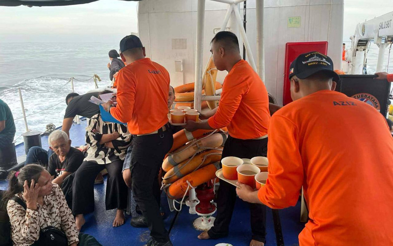 At least 15 dead after ferry with more than 350 people sinks off the Philippines