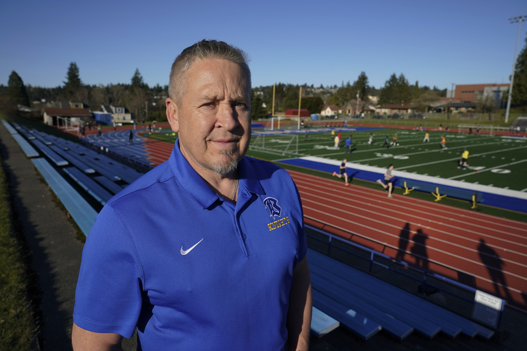 After sudden resignation, Coach Kennedy might not be done with Bremerton High