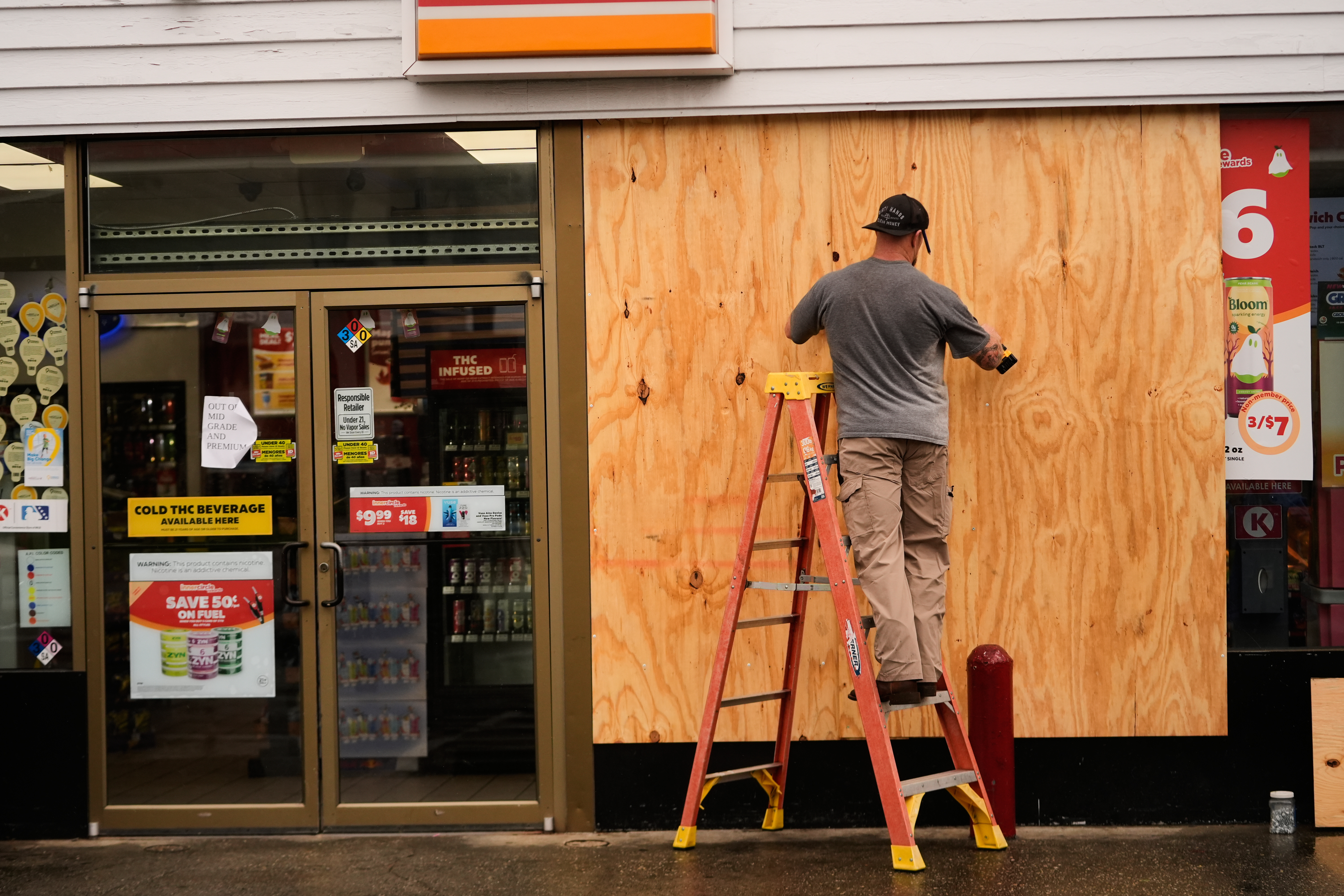 Hundreds of thousands without power after Isaias slams the Florida Panhandle and Alabama