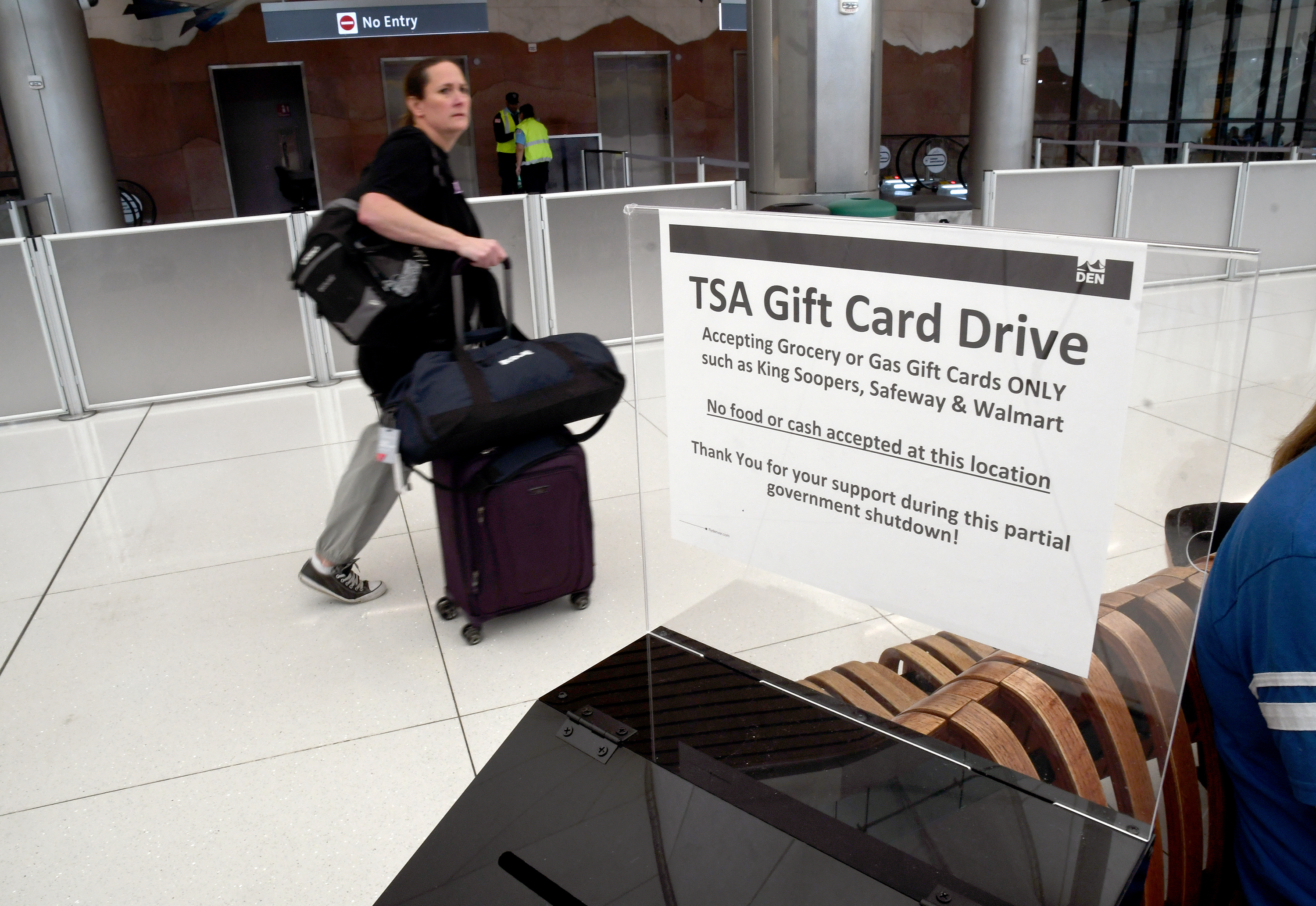 Nonprofits, unions and airports rally to feed TSA officers as shutdown drags