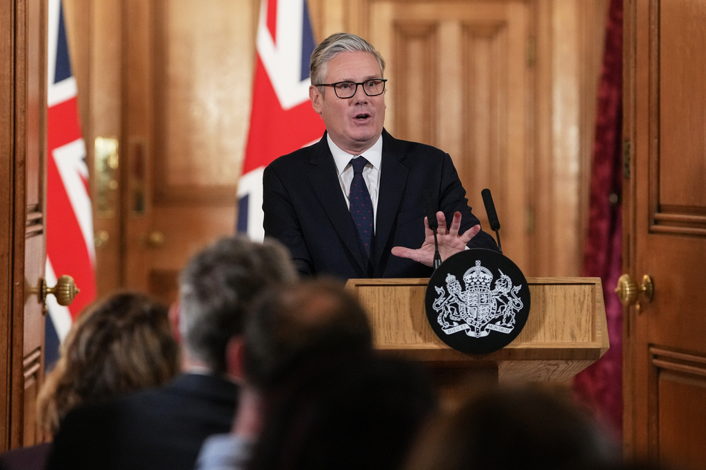 UK bans under-16s from using social media apps including TikTok and YouTube
