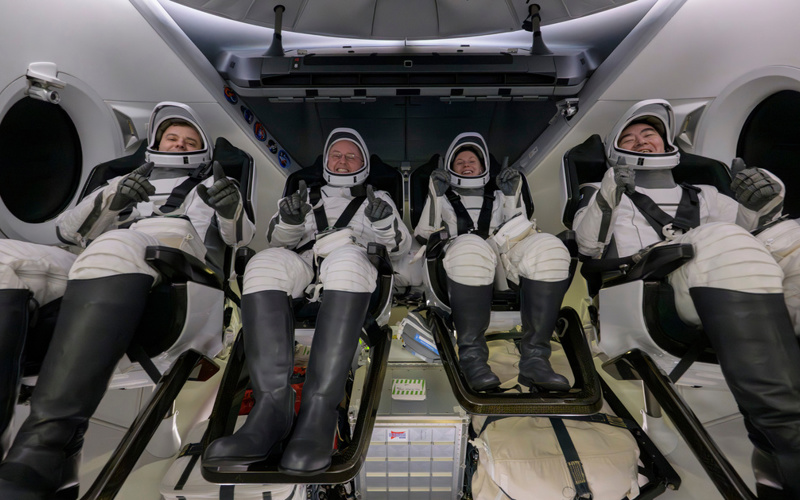 Ailing astronaut returns to Earth early in NASA's first medical evacuation