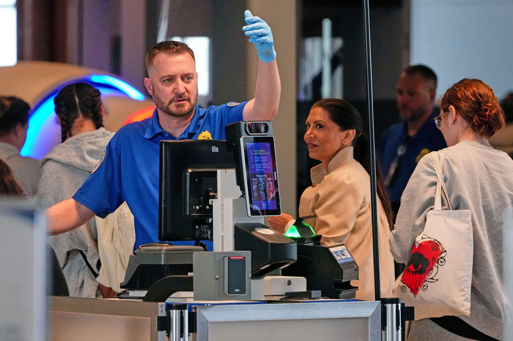 Airport bottlenecks ease as TSA workers get paid