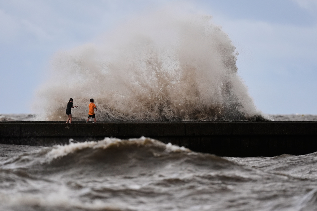 Tropical Storm Bertha strikes Gulf Coast near the Texas-Louisiana line