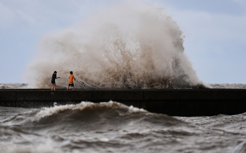 Tropical Storm Bertha strikes Gulf Coast near the Texas-Louisiana line