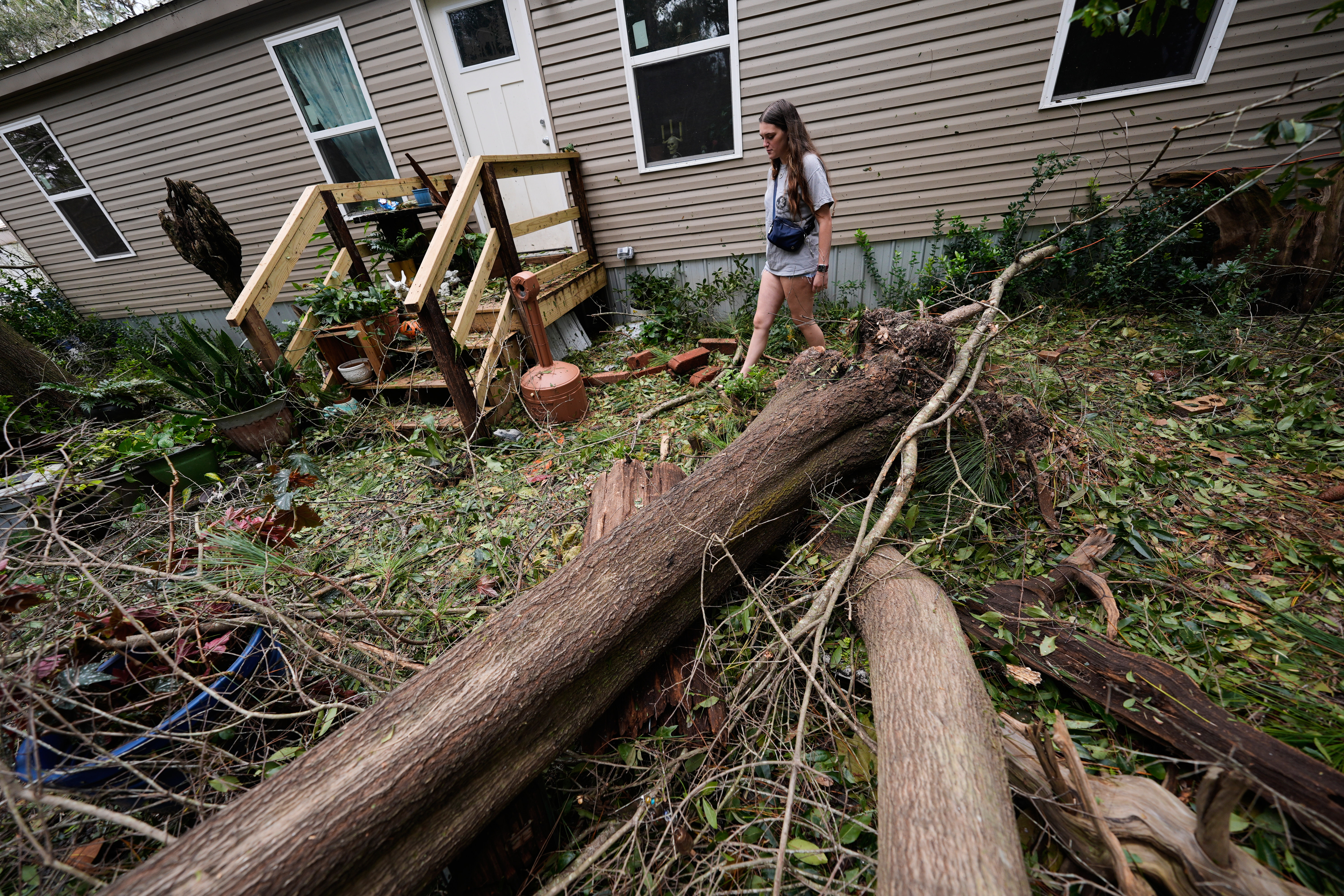 4 dead from storm as Isaias brings threat of floods across the Southeast