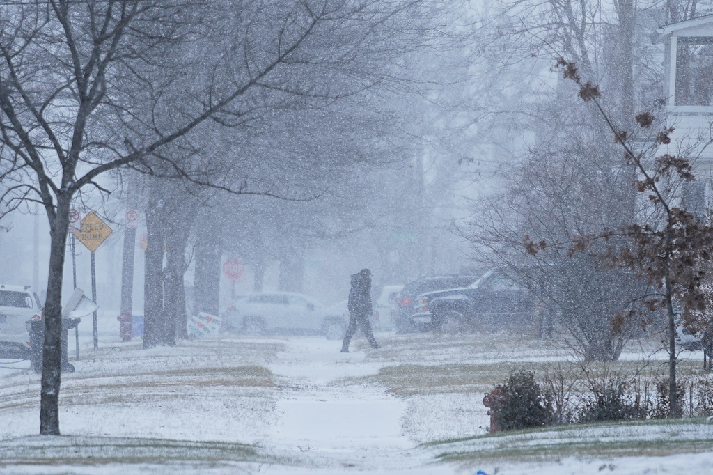 Arctic blast brings snow and wind to the Great Lakes and Northeast