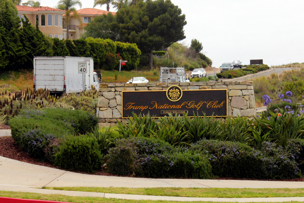 Weapons found on man arrested at Trump golf course near Los Angeles