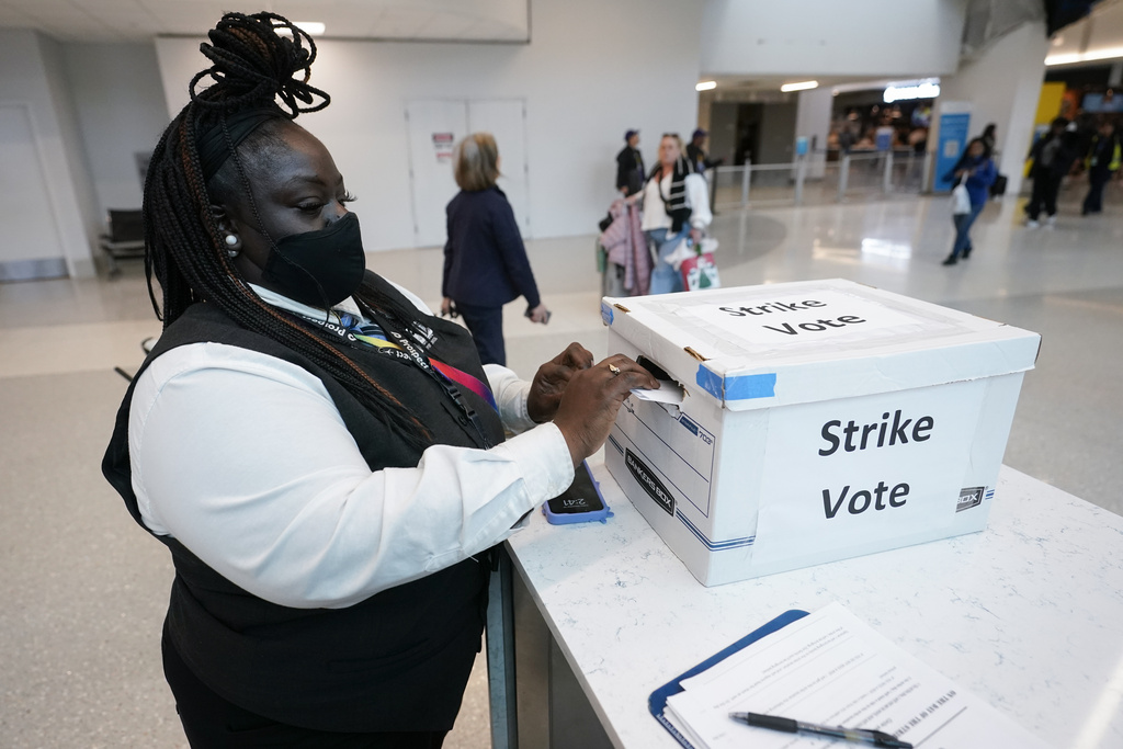 Strike by Charlotte airport workers could impact Thanksgiving travel