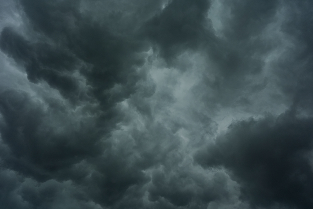 Severe weather pounds Illinois and Indiana, knocking out power for thousands