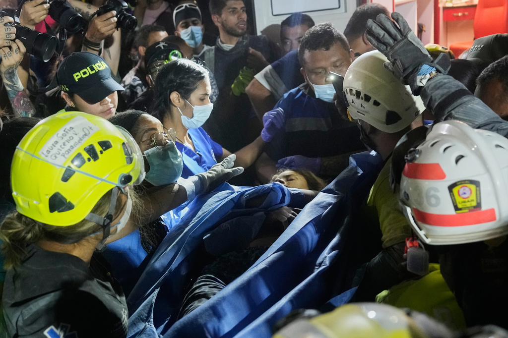 Search for survivors of Columbia earthquake grows more desperate