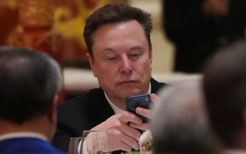 Elon Musk set to become the world's first trillionaire
