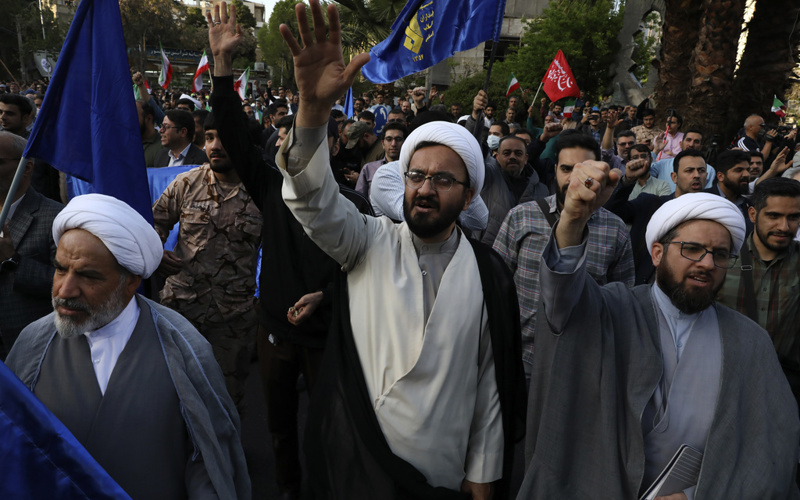 Iranian doctors say Islamic regime agents obstructed care for wounded protesters