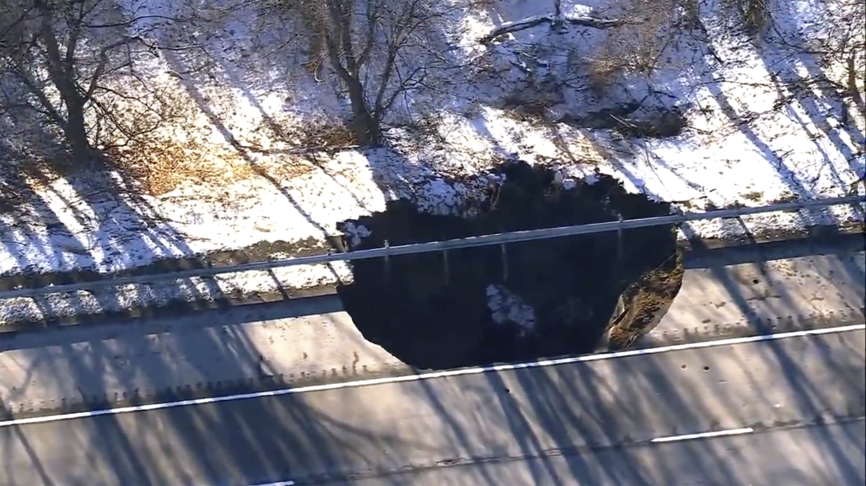 Sinkhole prompts lane closures on Interstate 80 in New Jersey