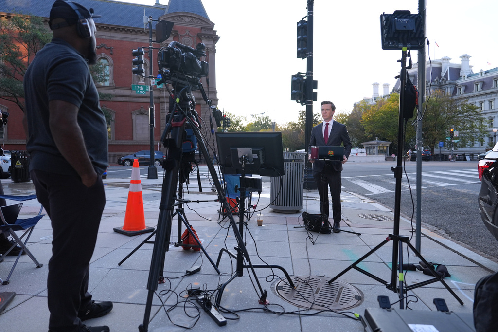Judge orders White House to restore access to CNN, MS NOW and Politico