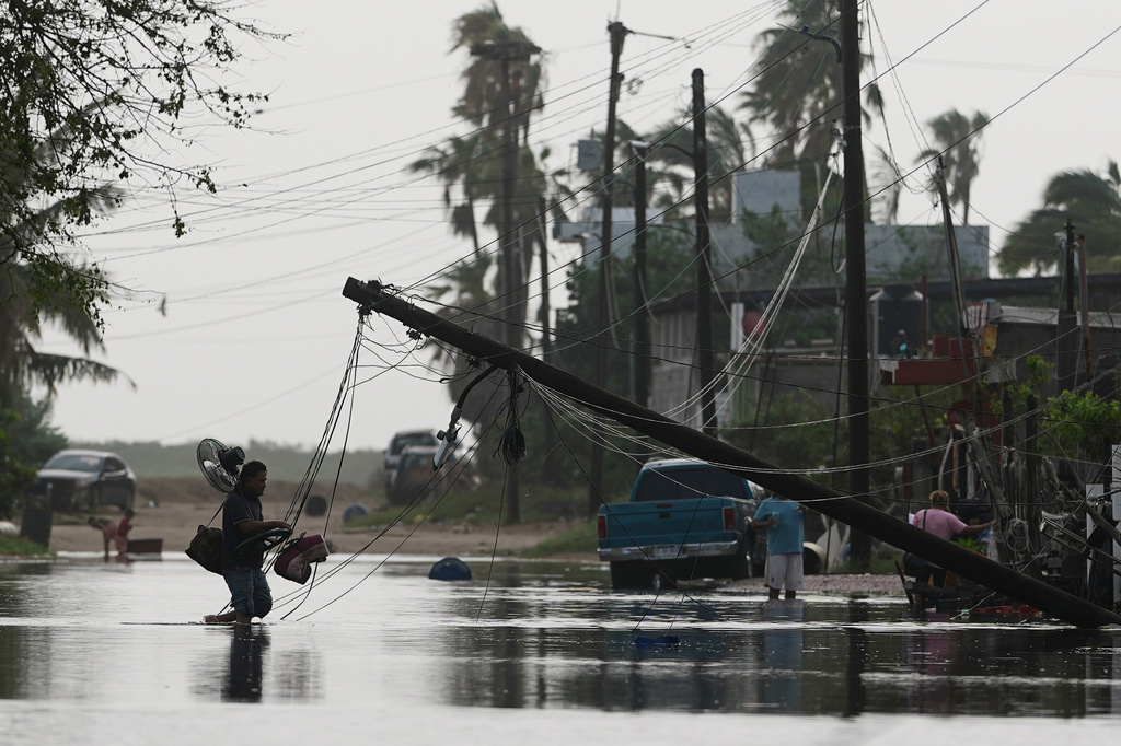 Hurricane Polo's remnants bringing more rain to flood-struck US Southwest
