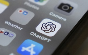 Experts warn chatbot's new 'adult mode' endangers kids