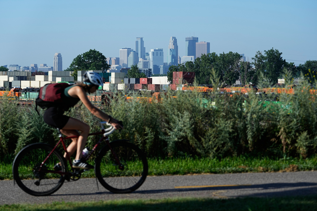 US Midwest and Northeast dealing with smoke pollution from Canadian wildfires
