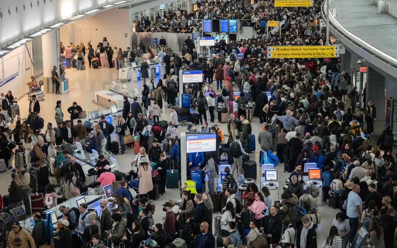 ICE officers headed to airports to help TSA with security checks