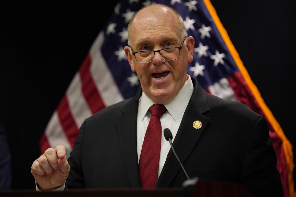 Border czar Tom Homan says 700 immigration officers to leave Minnesota immediately