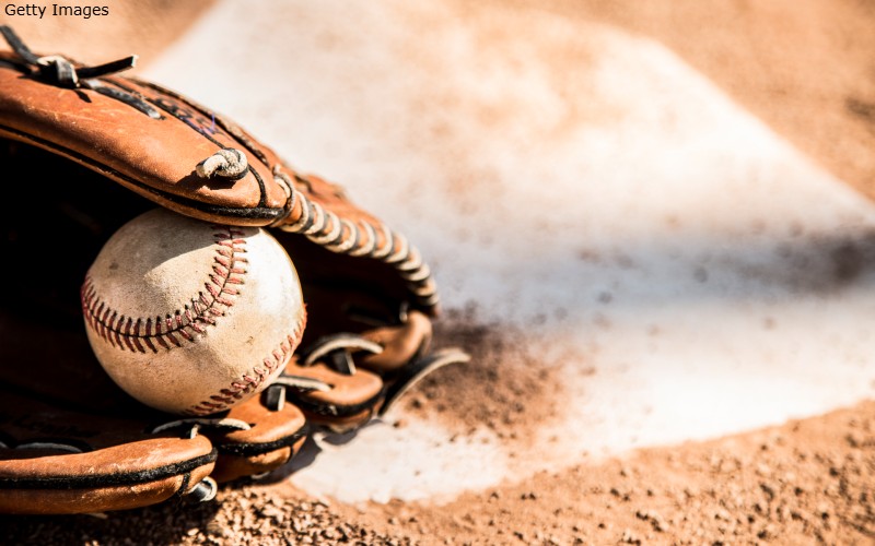 MLB player demonstrates good sportsmanship to everyone, no matter the team