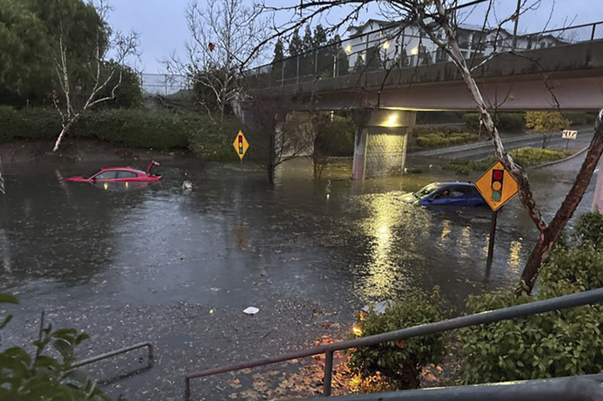 Storms across US bring heavy snow, dangerous ice and a tornado in California