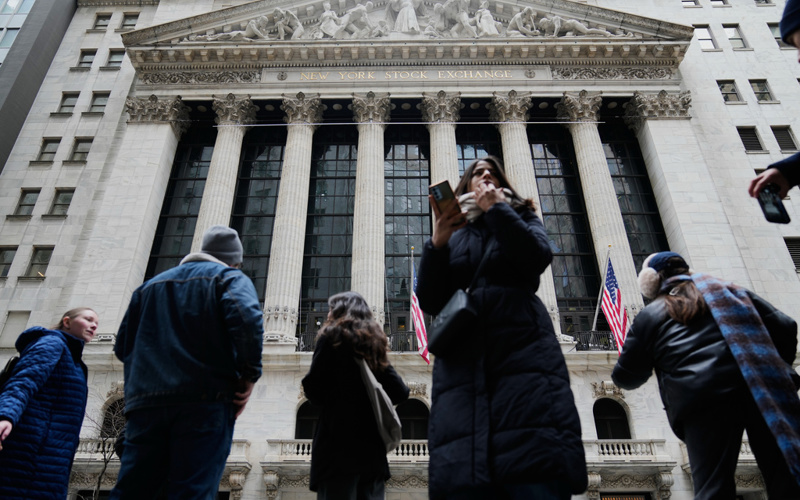 Calm returns to Wall Street as oil prices retreat below $90 per barrel