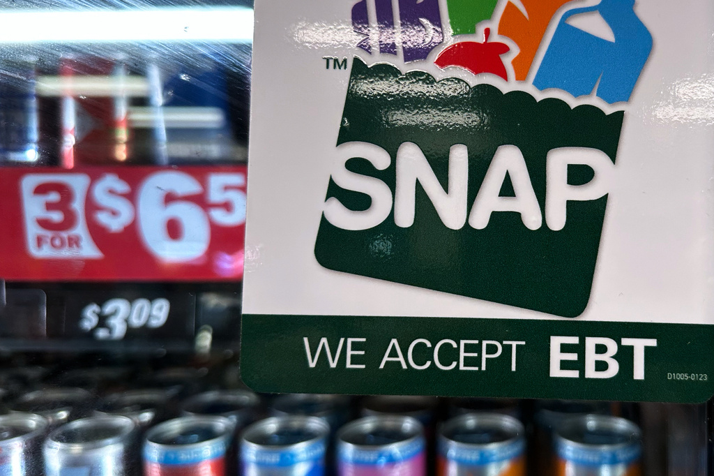 Feds report dramatic drop in SNAP grocery aid enrollment