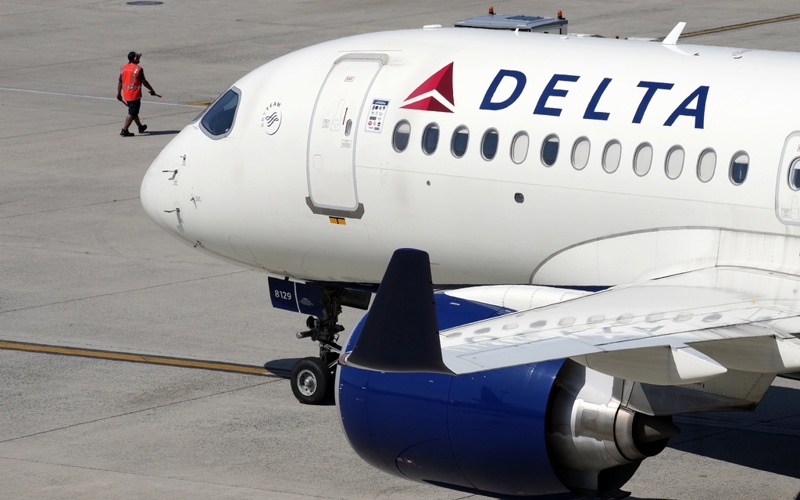 Delta rolls out 'personalized' ticket prices with AI 'analyst'