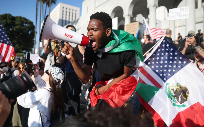 As Hollywood's neighborhood burns, GOP senator says 'show me the money'