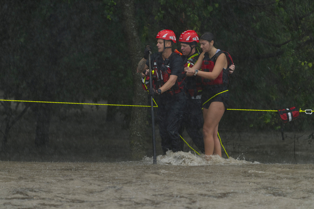 Heavy rains keep drenching South Texas, tornado reported in San Antonio